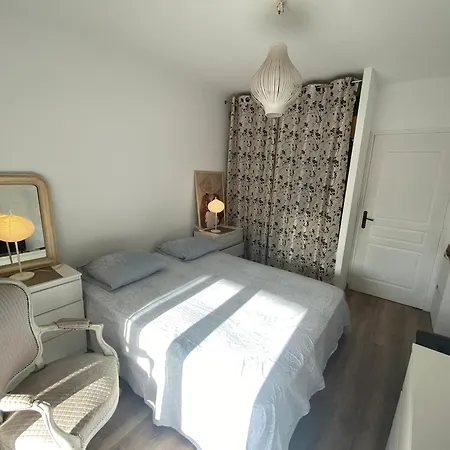 Apartment Le Lola Charment T3 A 10 Minutes A Pied De La Plage. La Seyne-sur-Mer