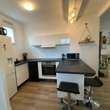 Apartment Le Lola Charment T3 A 10 Minutes A Pied De La Plage. La Seyne-sur-Mer