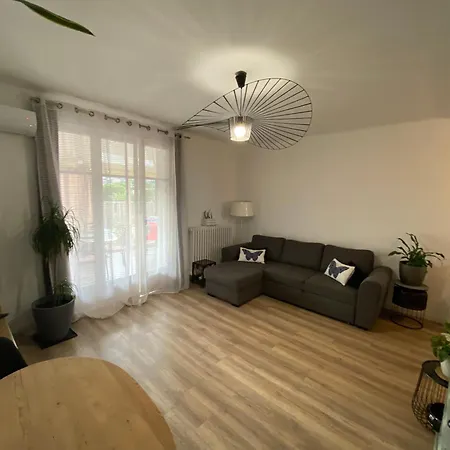 Le Lola Charment T3 A 10 Minutes A Pied De La Plage. Apartment *